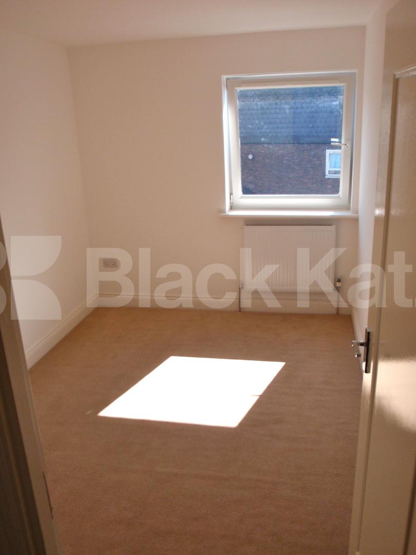 			NEW INSTRUCTION, 2 Bedroom, 1 bath, 1 reception Apartment			 Crescent Lane, Clapham